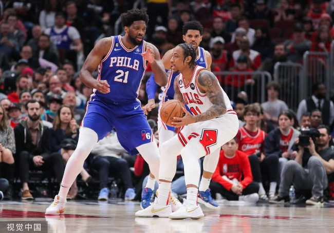  恩比德伤退76人惜败热火  